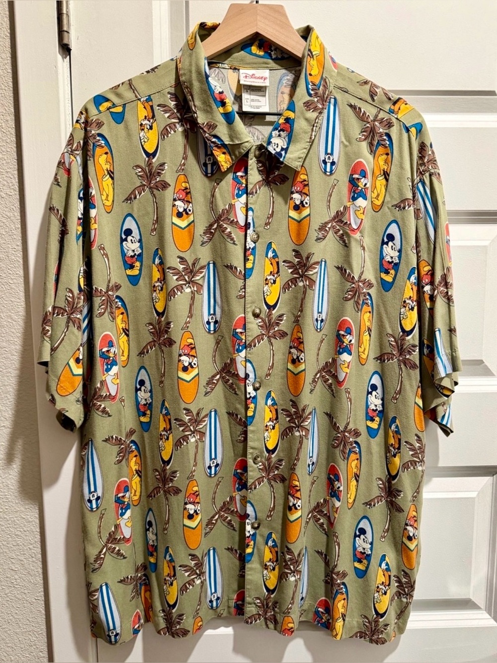 Men’s Disney Mickey & Friends Button Down Camp Shirt, Sz. L, Surfer/Hawaiian